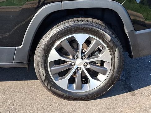 Used 2022 Jeep Cherokee Limited w/ Elite Package AWD/4WD image 29