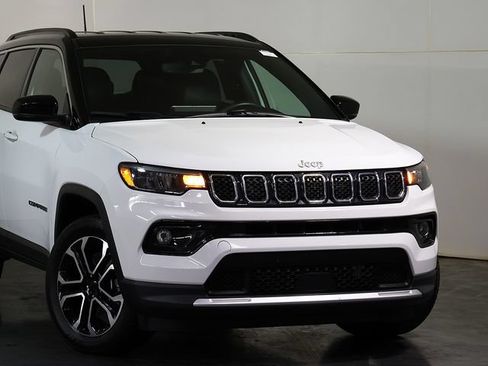 Used 2023 Jeep Compass Limited AWD/4WD image 6
