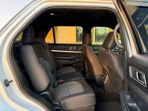 Used 2019 Ford Explorer XLT image 13