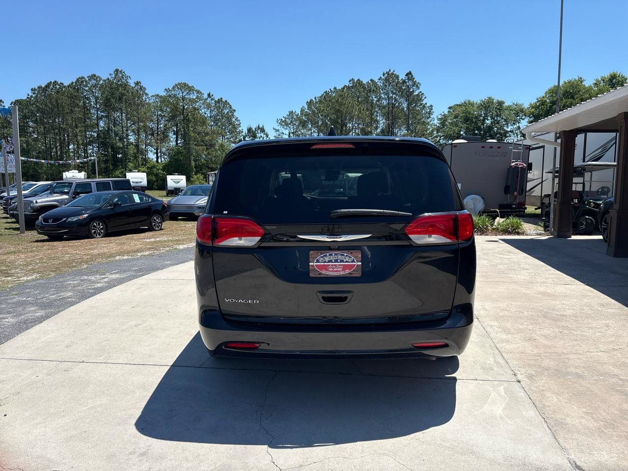 Used 2023 Chrysler Voyager LX FWD image 6