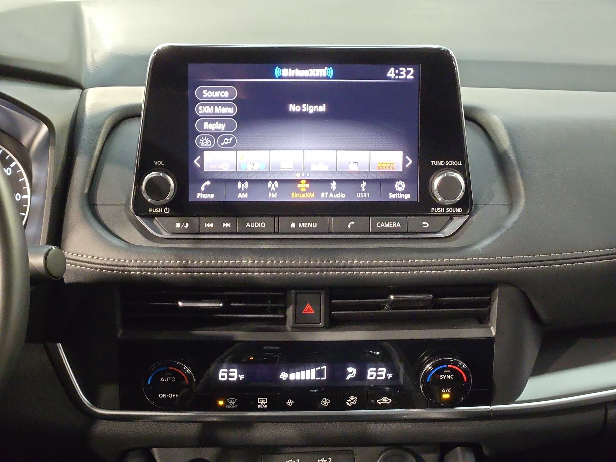 Used 2025 Nissan Rogue SV FWD image 16