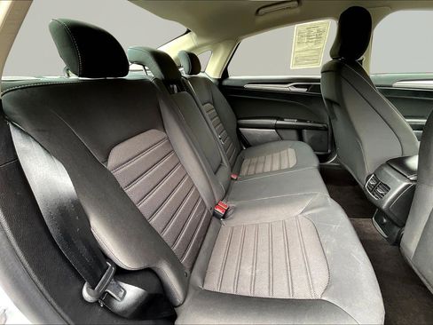 Used 2020 Ford Fusion SE FWD image 25