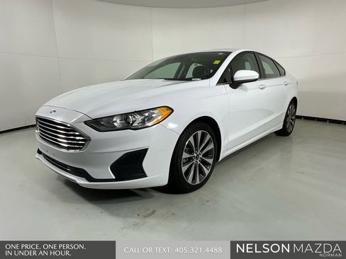 Used 2019 Ford Fusion SE image 4