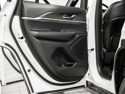 New 2025 Jeep Grand Cherokee Limited image 34