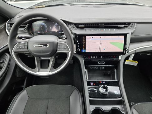 New 2026 Jeep Grand Cherokee Altitude image 6