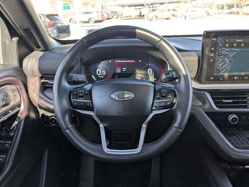 Used 2025 Ford Explorer Platinum w/ LUX Leather Package AWD/4WD image 28
