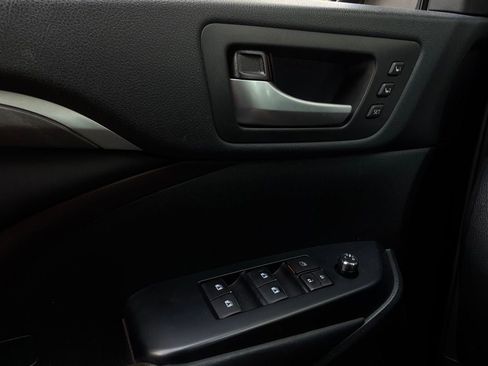Used 2017 Toyota Highlander Limited FWD image 23