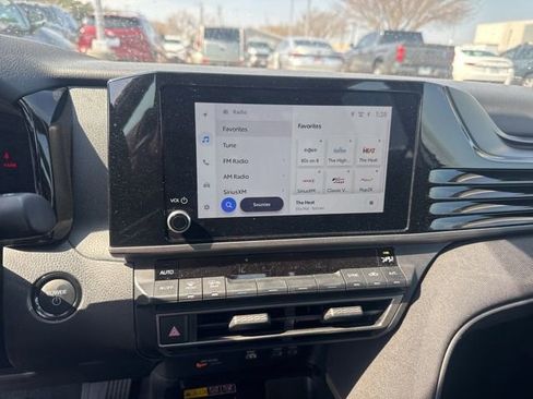 Used 2025 Toyota Camry LE image 10