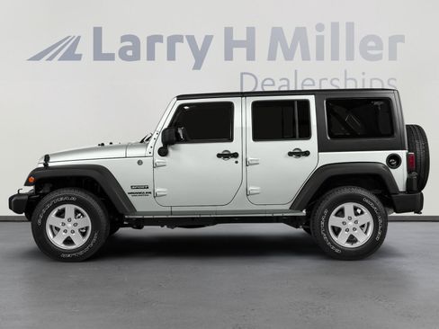 Used 2018 Jeep Wrangler Unlimited Sport S AWD/4WD image 3