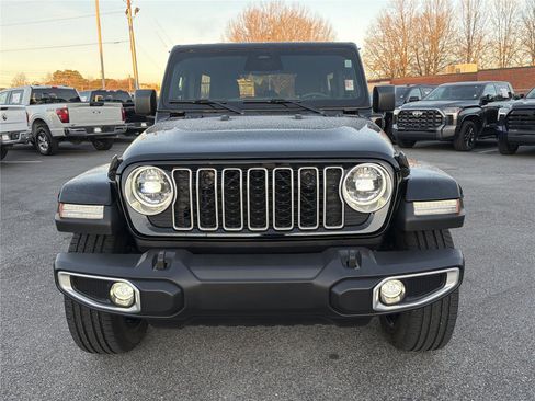 Used 2025 Jeep Wrangler Sahara image 3