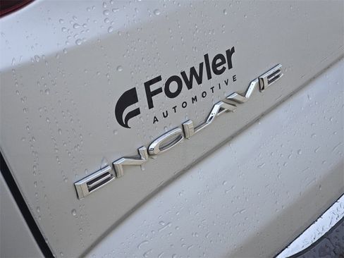 Used 2020 Buick Enclave Essence image 12