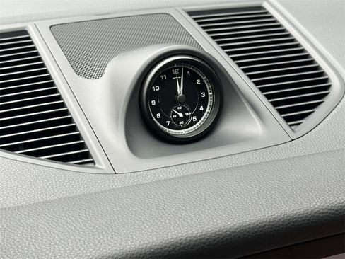 Used 2025 Porsche Macan image 23