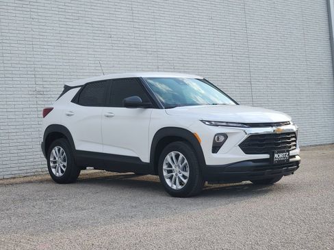 New 2026 Chevrolet TrailBlazer LS w/ LS Convenience Package FWD image 2