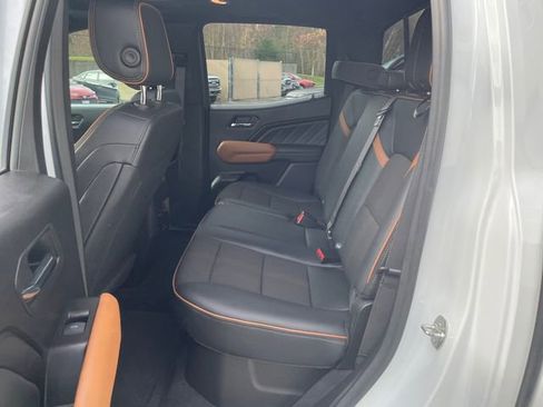 Used 2024 GMC Canyon AT4 w/ Technology Package image 17