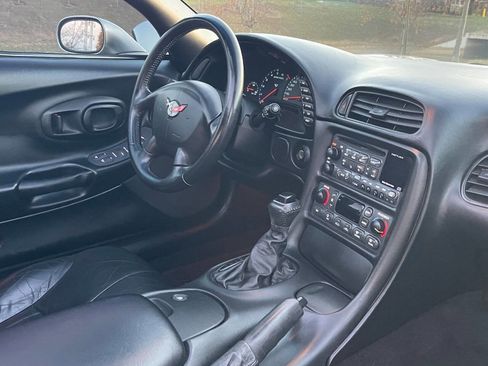 Used 2000 Chevrolet Corvette Coupe image 18