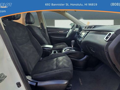 Used 2016 Nissan Rogue SV w/ SV Premium Package image 18