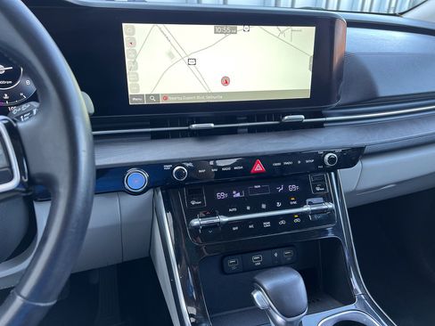 Used 2023 Kia Carnival SX image 24