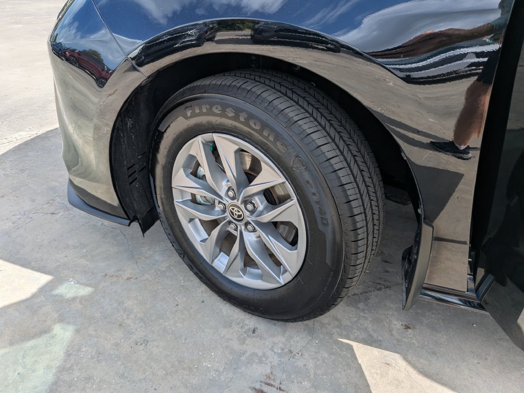 Used 2026 Toyota Sienna XLE FWD image 42