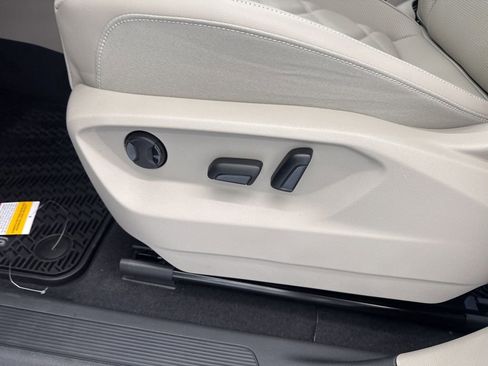 New 2026 Volkswagen Atlas SE image 11