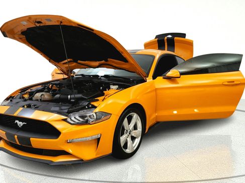 Used 2018 Ford Mustang Coupe w/ Equipment Group 101A RWD image 10