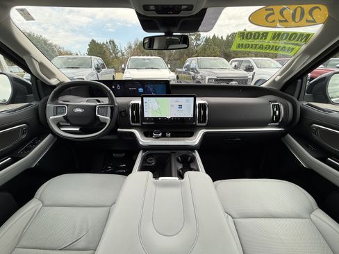 Used 2025 Ford Expedition Max Platinum image 13