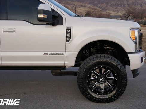 Used 2017 Ford F350 Platinum w/ Platinum Ultimate Package image 13