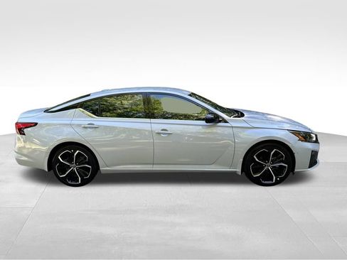 Used 2024 Nissan Altima 2.5 SR FWD image 7
