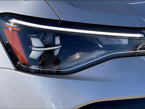 Certified 2025 Volkswagen Taos SE image 28