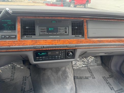 Used 1993 Lincoln Town Car Cartier image 13