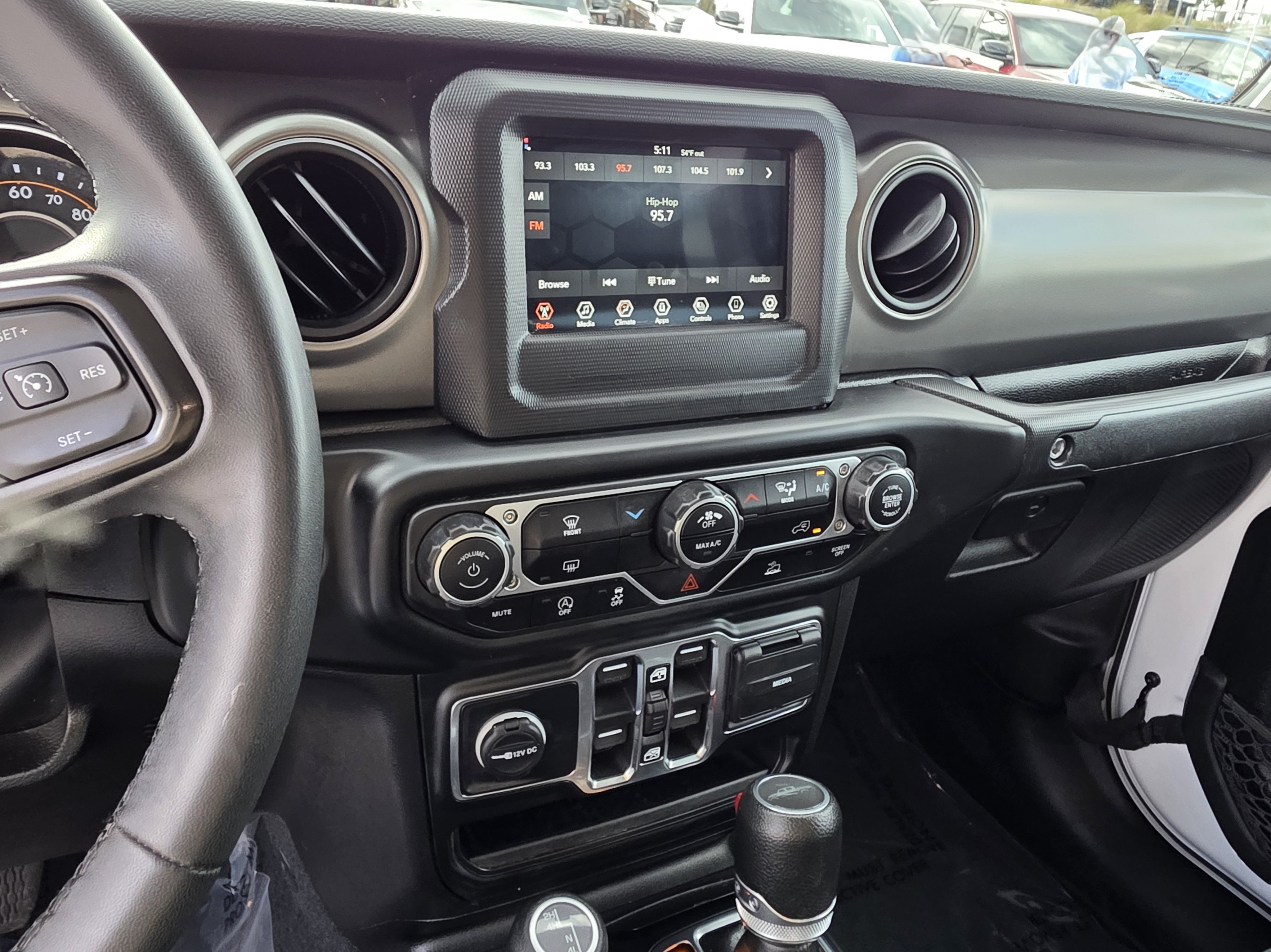 Certified 2023 Jeep Gladiator Sport AWD/4WD image 15
