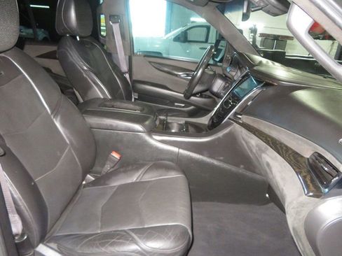 Used 2015 Cadillac Escalade Platinum AWD/4WD image 35