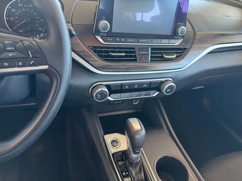 Used 2025 Nissan Altima 2.5 SV image 17