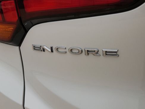 Used 2022 Buick Encore GX Select w/ Sport Touring Package FWD image 8