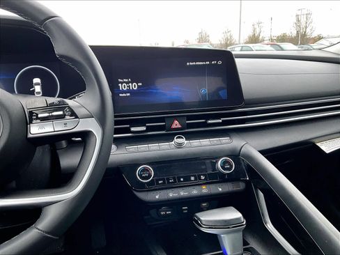 Used 2023 Hyundai Elantra SEL w/ Convenience Package image 18