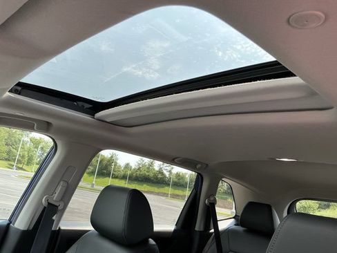 Used 2025 Honda CR-V EX-L image 17