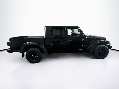 Used 2023 Jeep Gladiator Sport AWD/4WD image 4