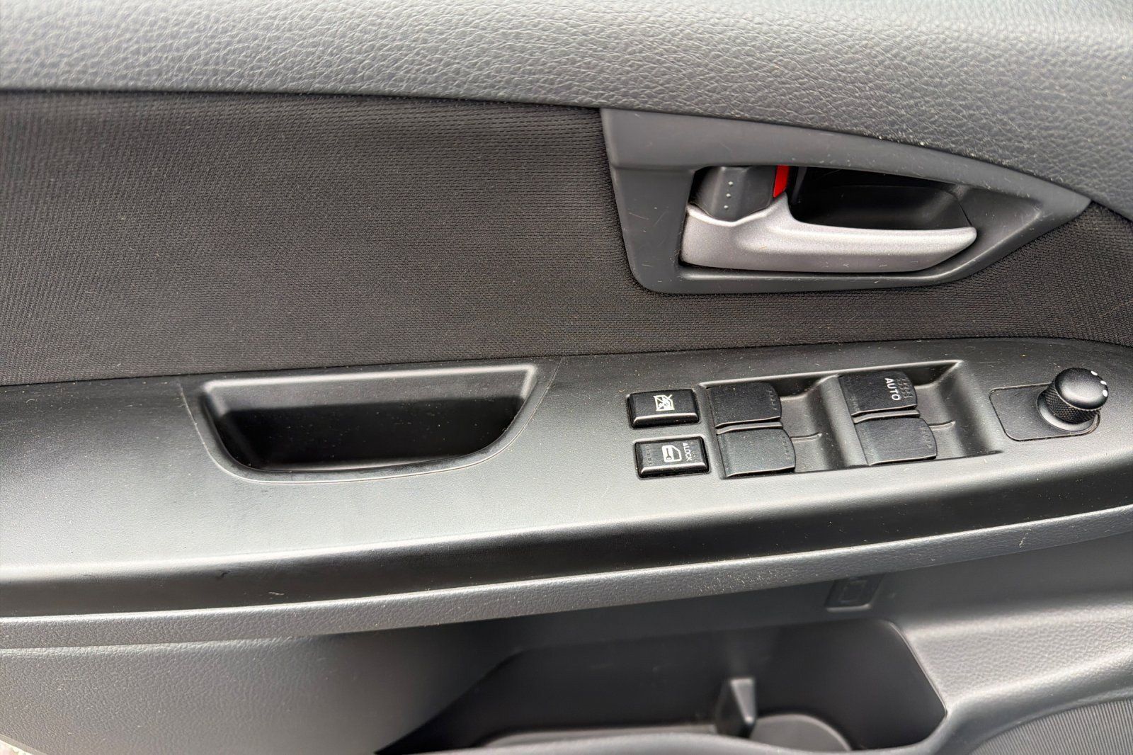Used 2008 Suzuki SX4 Hatchback FWD image 8