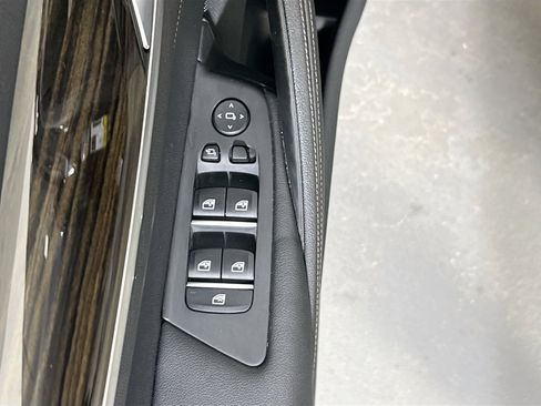 Used 2021 BMW 530i xDrive w/ M Sport Package image 18