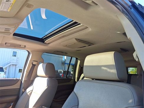 Used 2020 Chevrolet Suburban Premier image 15