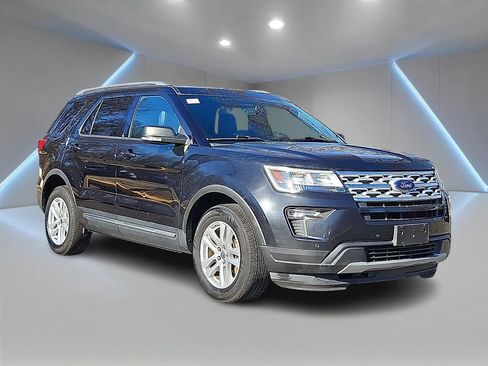 Used 2019 Ford Explorer XLT w/ Equipment Group 202A image 6