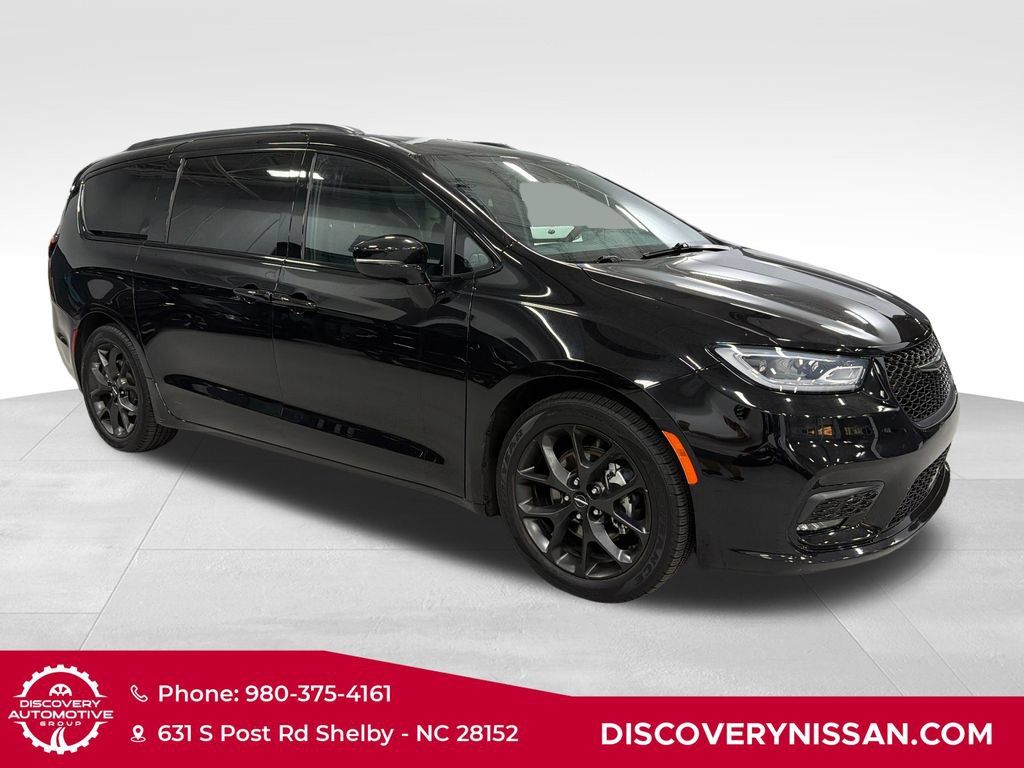 Used 2025 Chrysler Pacifica Limited FWD image 4