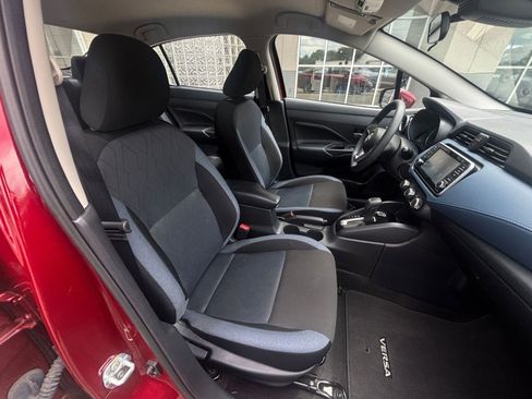 Used 2025 Nissan Versa SV FWD image 35