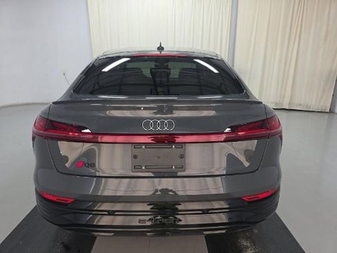 Used 2024 Audi Q8 e-tron Premium image 3