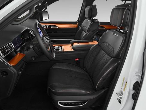 Used 2024 Jeep Grand Wagoneer Series III w/ Rear-Seat Entertainment Group AWD/4WD image 10