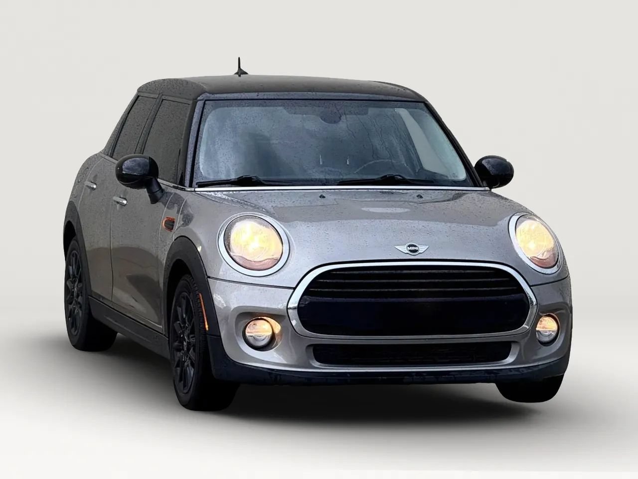 Used 2017 MINI Cooper 4-Door Hardtop FWD image 1