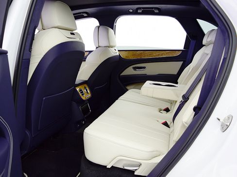 New 2025 Bentley Bentayga Plug-In Hybrid image 38