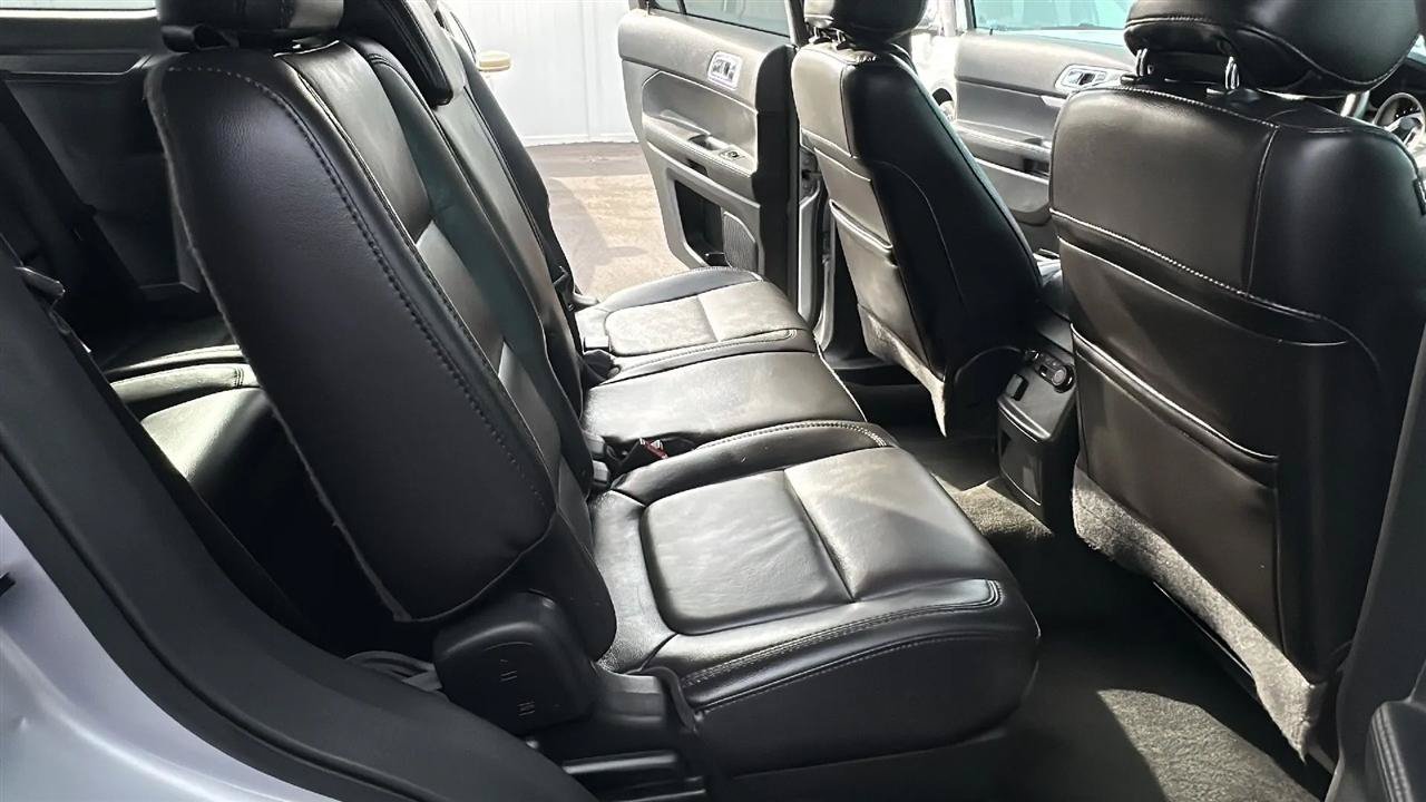 Used 2014 Ford Explorer XLT w/ Equipment Group 202A AWD/4WD image 38