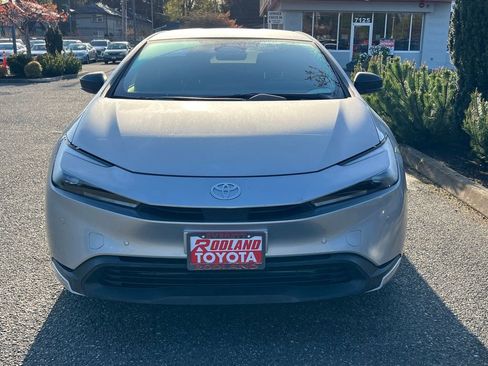 Used 2025 Toyota Prius LE FWD image 7