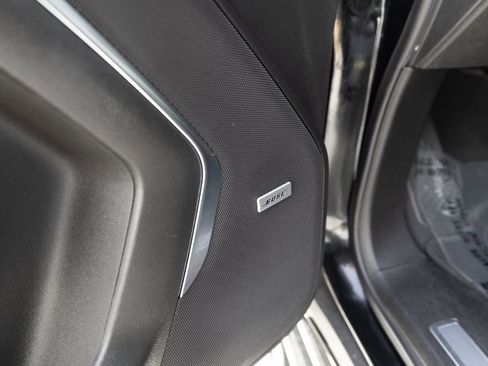 Used 2024 GMC Yukon XL SLT image 17