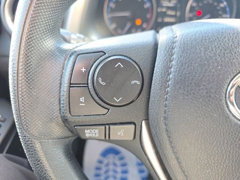 Used 2018 Toyota RAV4 LE image 22